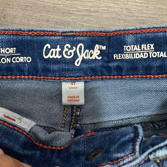 Toddler Girls Cat & Jack Denim Shorts - Picture 2 of 2